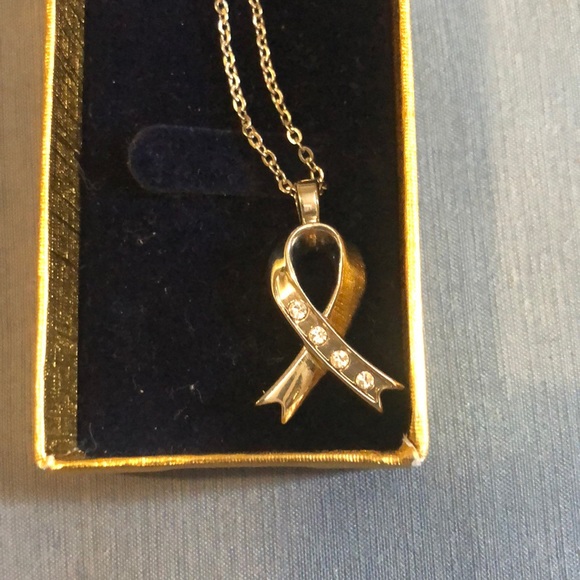 Swarovski necklace just setting in my closet - Picture 2 of 5